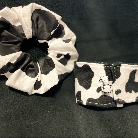 Other - Reusable coffee sleeve works for all size accept 8 oz very cute multiple pattern